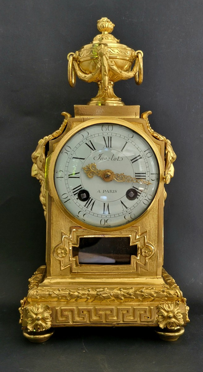 Clock In Gilded Bronze From The 18th Century, Attributed To Osmond