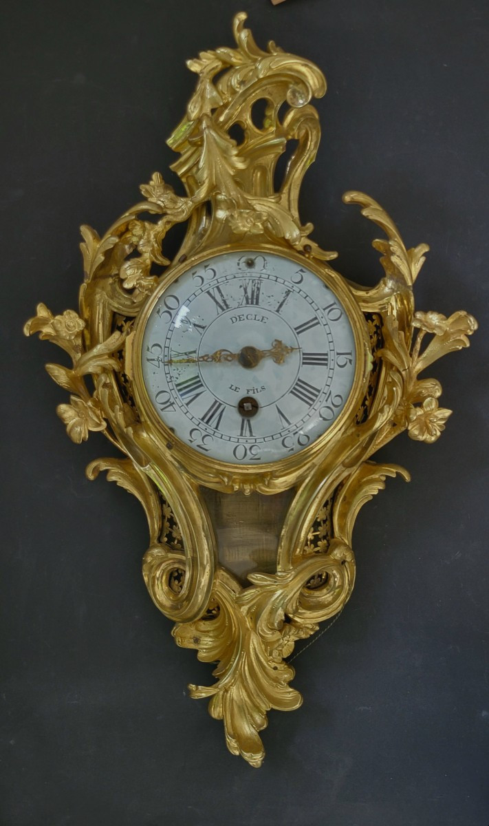 Alcove Cartel Clock In Chiseled And Gilded Bronze, Quarter-ringed,  Louis XV Period ,circa 1750