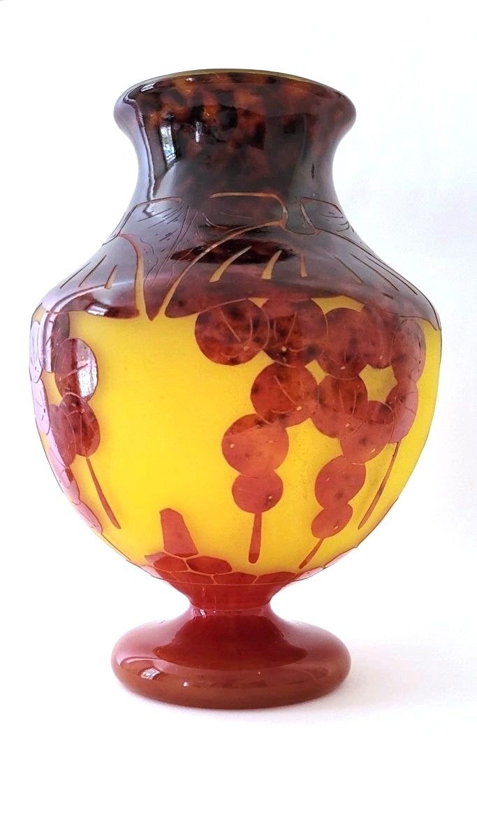 Schneider ; vase boule modèle "Groseilles" signé le Verre Français vers 1923