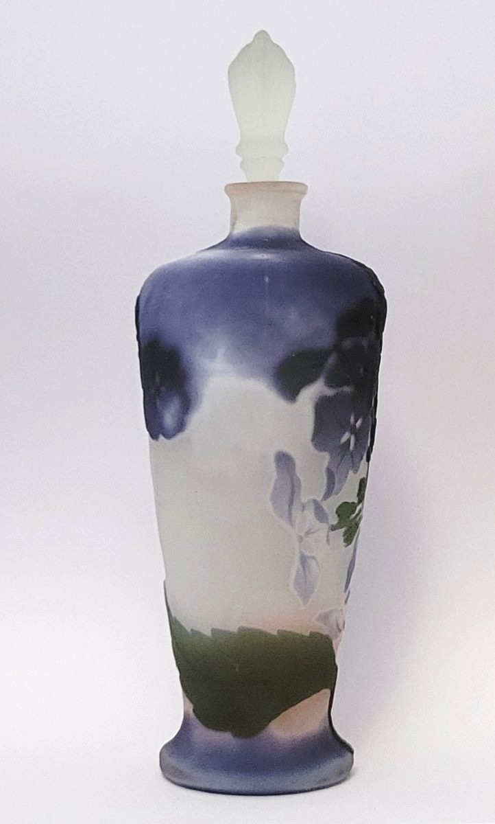 Multilayer Glass Bottle Decorated With Hydrangeas-photo-3