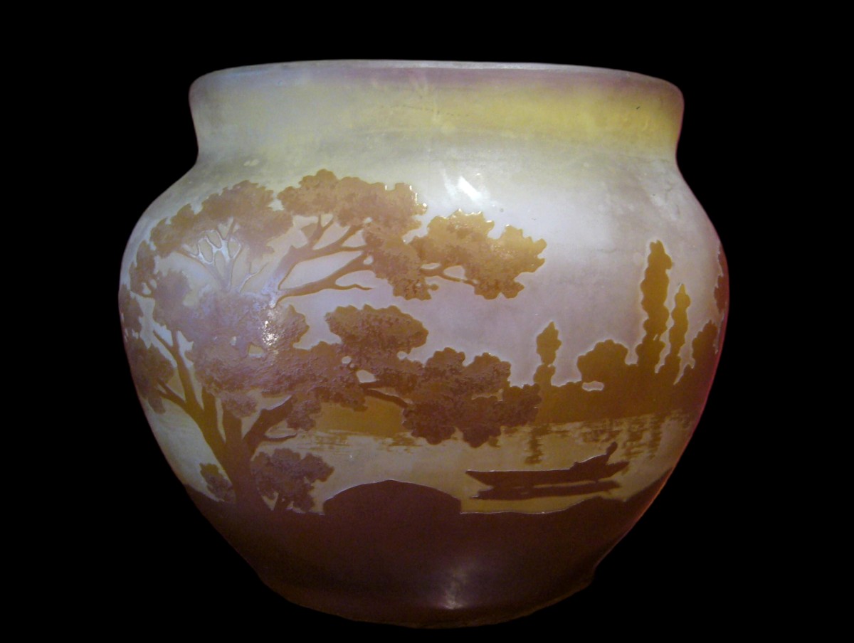 Vase Gallé à décor lacustre, signature à l'étoile