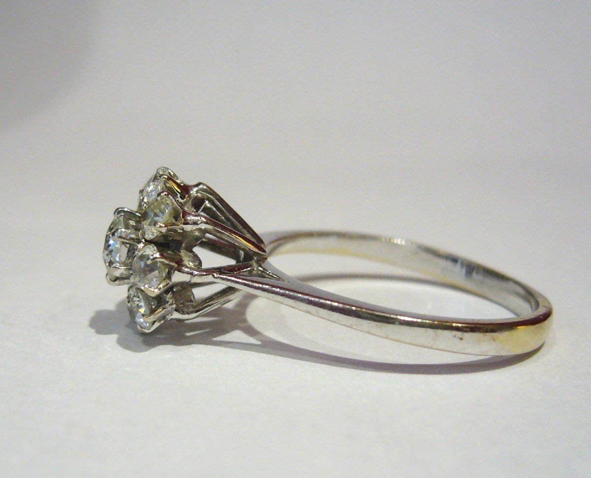 Flower Ring In White Gold And Diamonds-photo-3