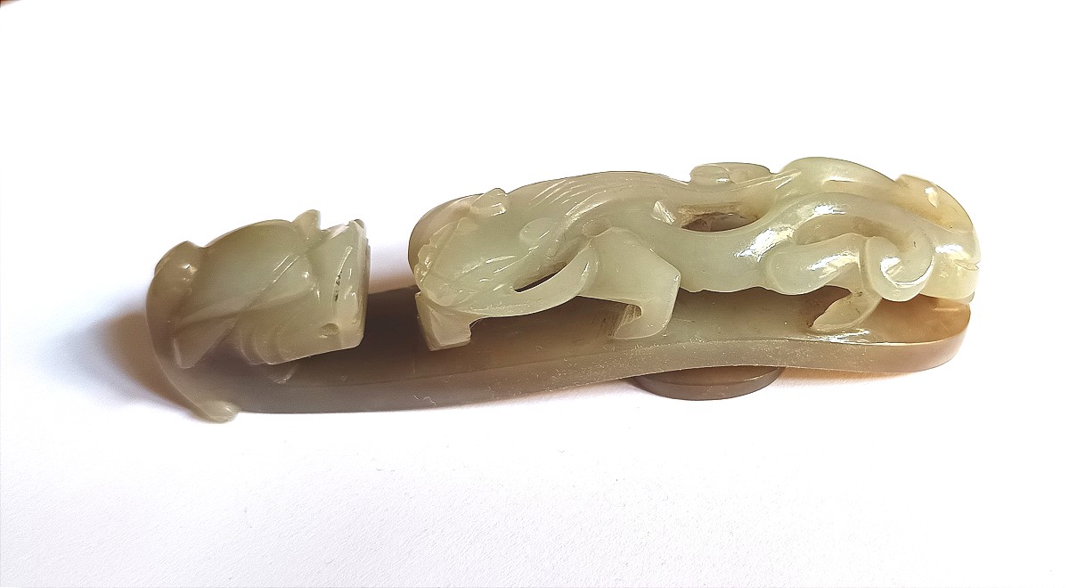 Chine, fibule en jade céladon-photo-3