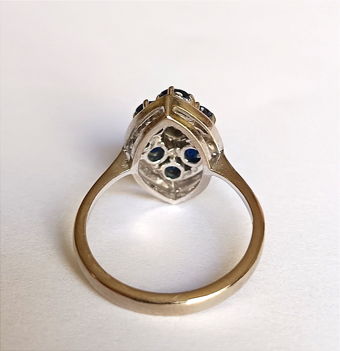 Bague en or blanc sertie sept petits saphirs-photo-3