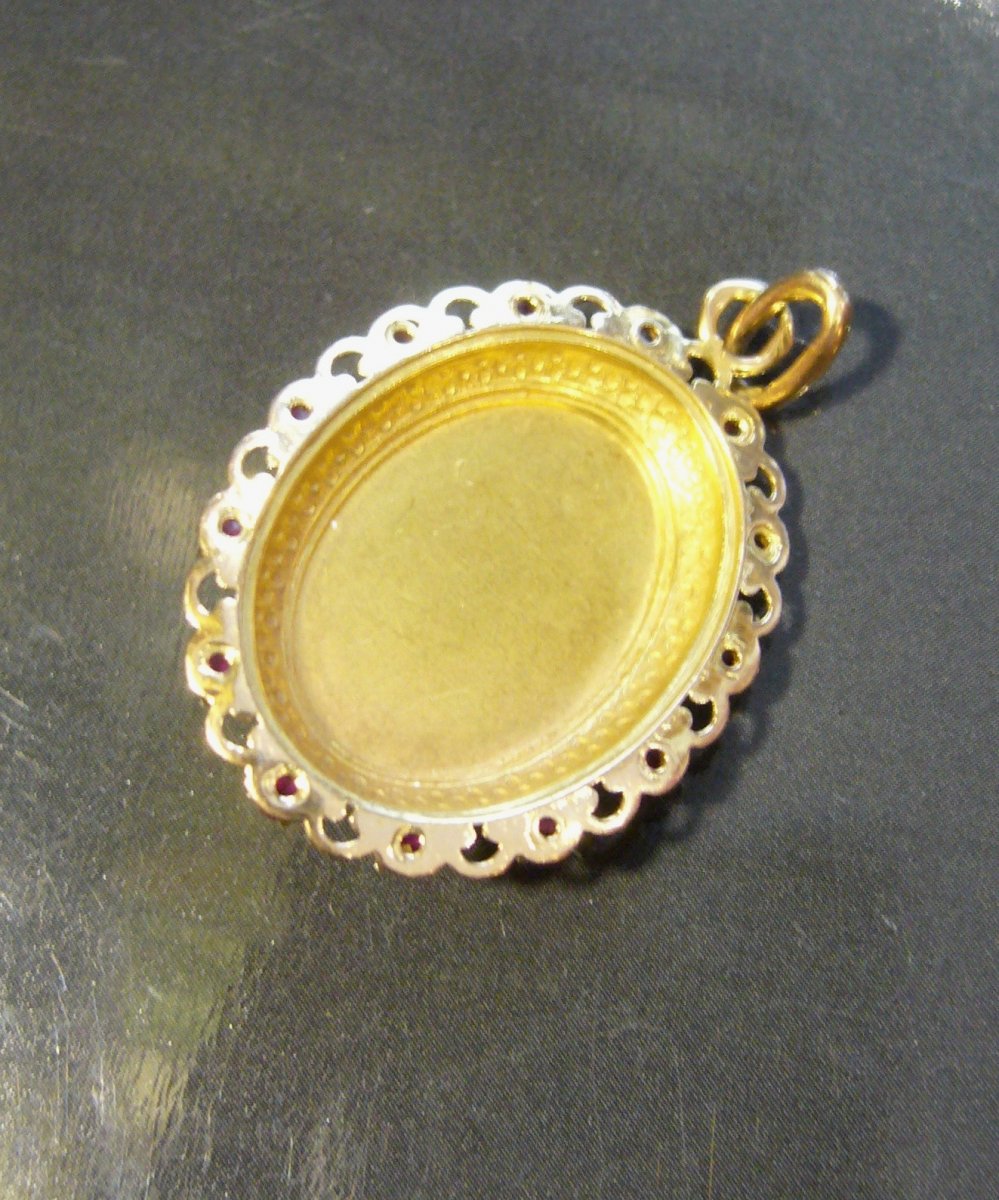 Pendentif ovale en or jaune et rubis-photo-2