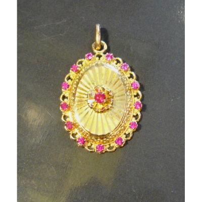 Pendentif ovale en or jaune et rubis