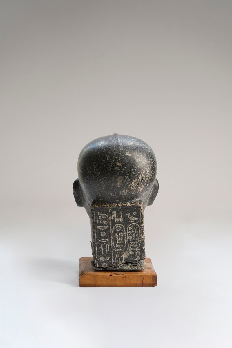 Tête en basalte - travail de la fin du XIXᵉ siècle - dans le style des têtes d’Aménophis III-photo-3
