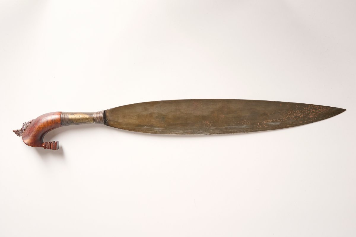 Philippine Barong Sword, Moro Datu Type, With Original Wooden Scabbard. Circa 1900.-photo-1