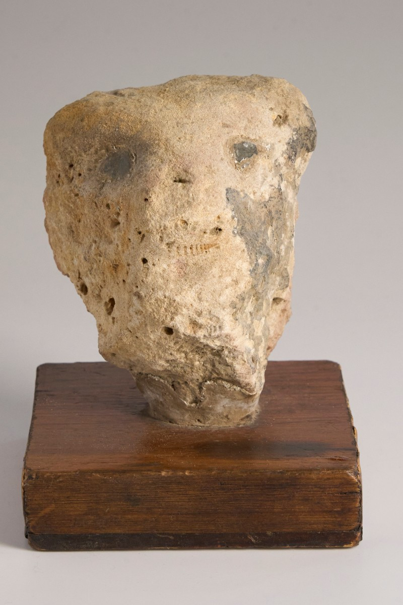 Sculpture archaïque non datée - buste animalier