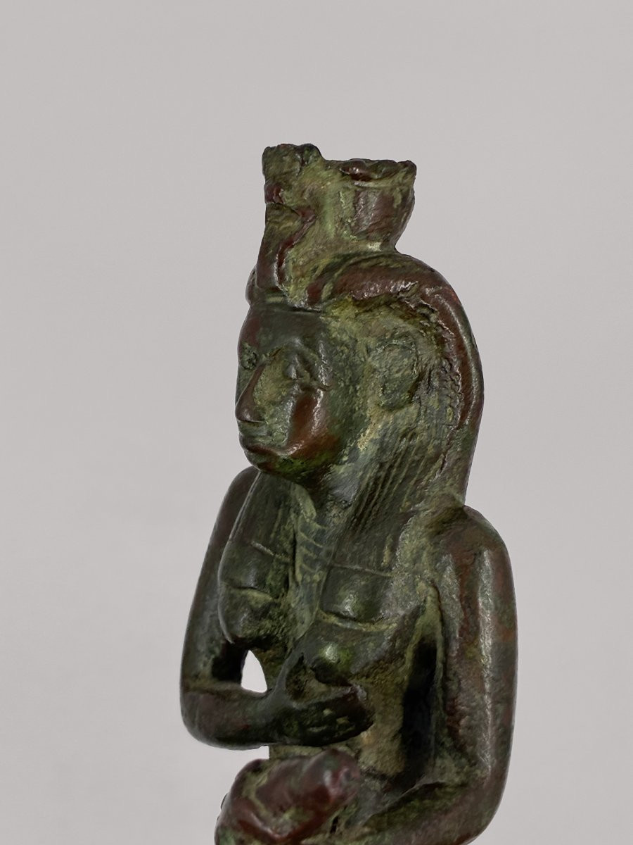 Statuette Of The Goddess Isis Breastfeeding Horus, Egypt, Late Period (664-332 Bc)-photo-2