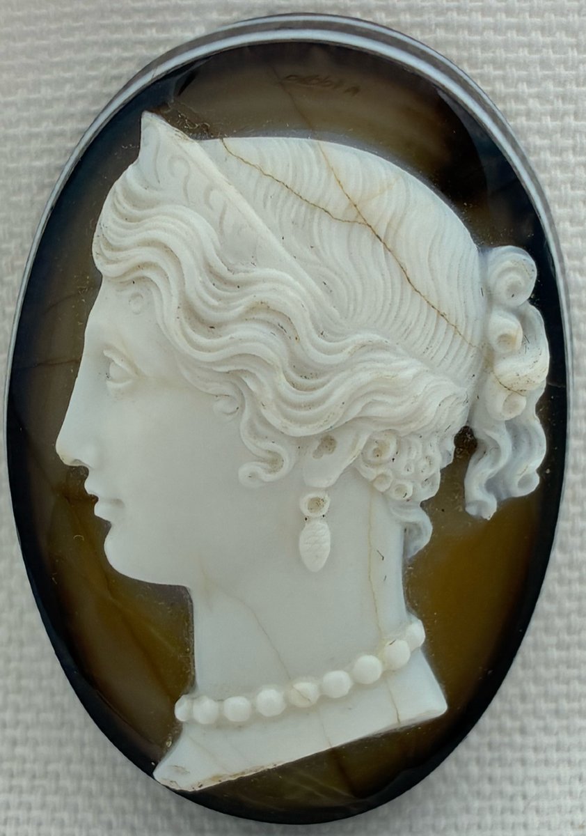 Camée sur agate, profil féminin à l'antique, XIXe siècle-photo-2