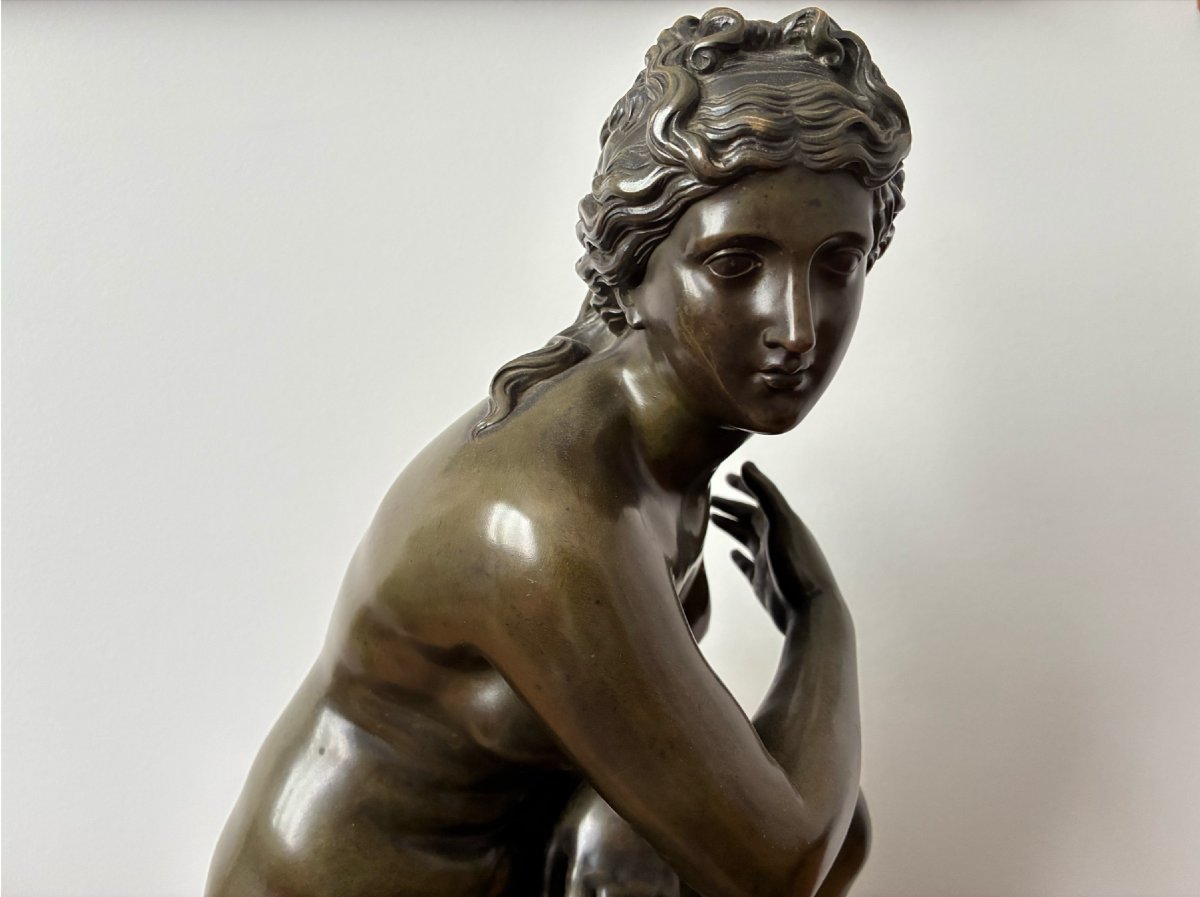 Crouching Venus (bathing), Bronze On A Sienna-yellow Marble Pedestal, 19th Century-photo-3