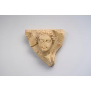 Tête de femme – Fragment de marbre autour du Ier siècle apr. J.-C.