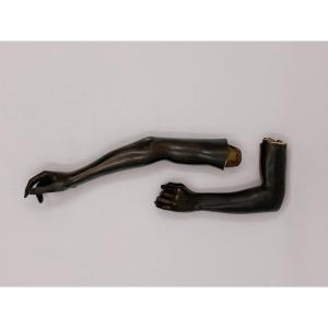 Deux fragments de bras en bronze, XIXe siècle