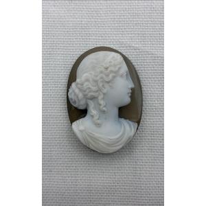Camée sur agate, buste féminin à l'antique, XIXe siècle