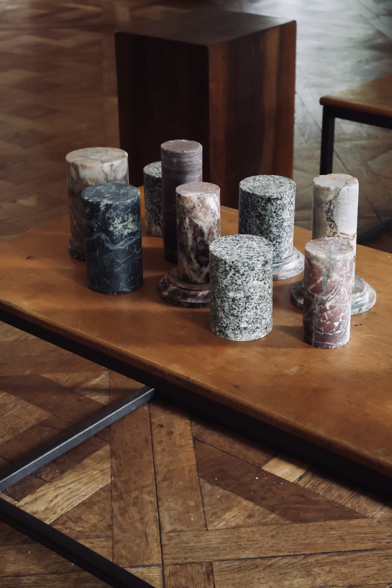Ensemble de 9 socles cylindriques anciens en marbre