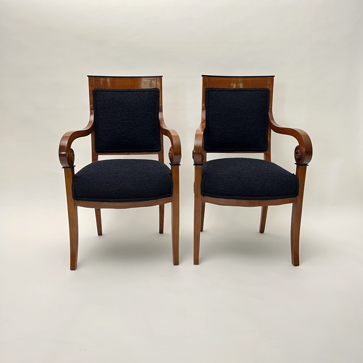 Paire De Fauteuils Biedermeier, Bois De Cerisier, Boucle Noire, France Circa 1820-photo-1