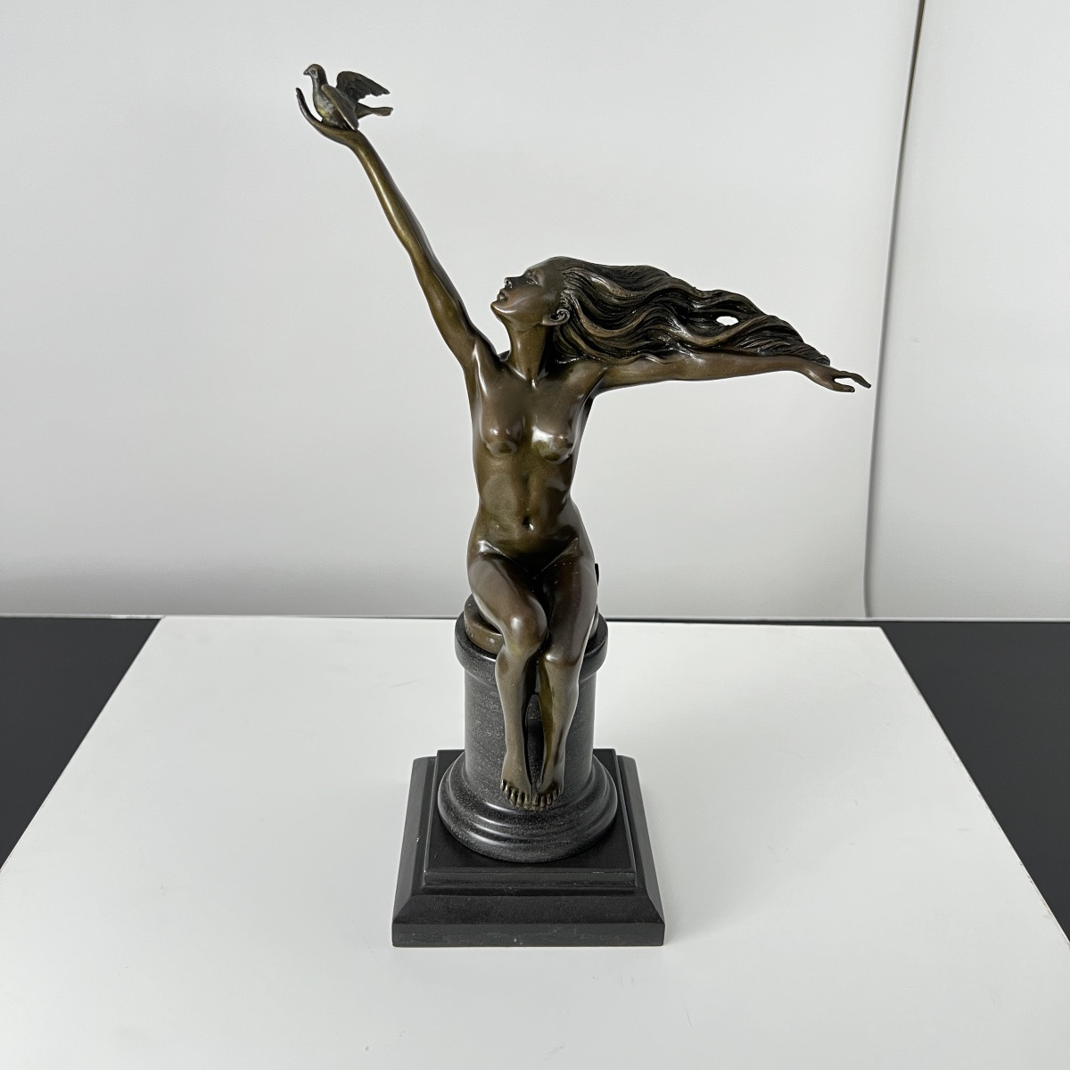 Art Deco Bronze Sculpture “woman With Dove”, Signed A. Gennarelli, Paris Circa 1925-photo-3