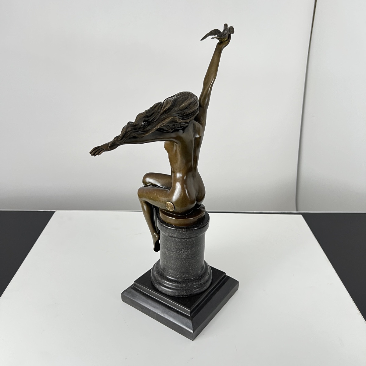 Art Deco Bronze Sculpture “woman With Dove”, Signed A. Gennarelli, Paris Circa 1925-photo-2