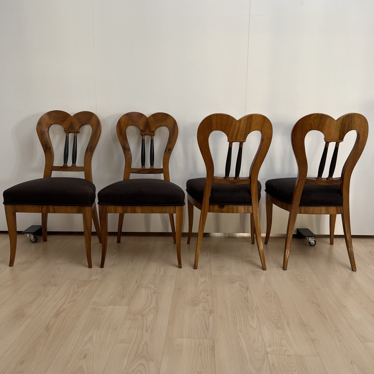 Ensemble de 4 chaises Biedermeier, noyer, daim brun, Allemagne vers 1825-photo-2