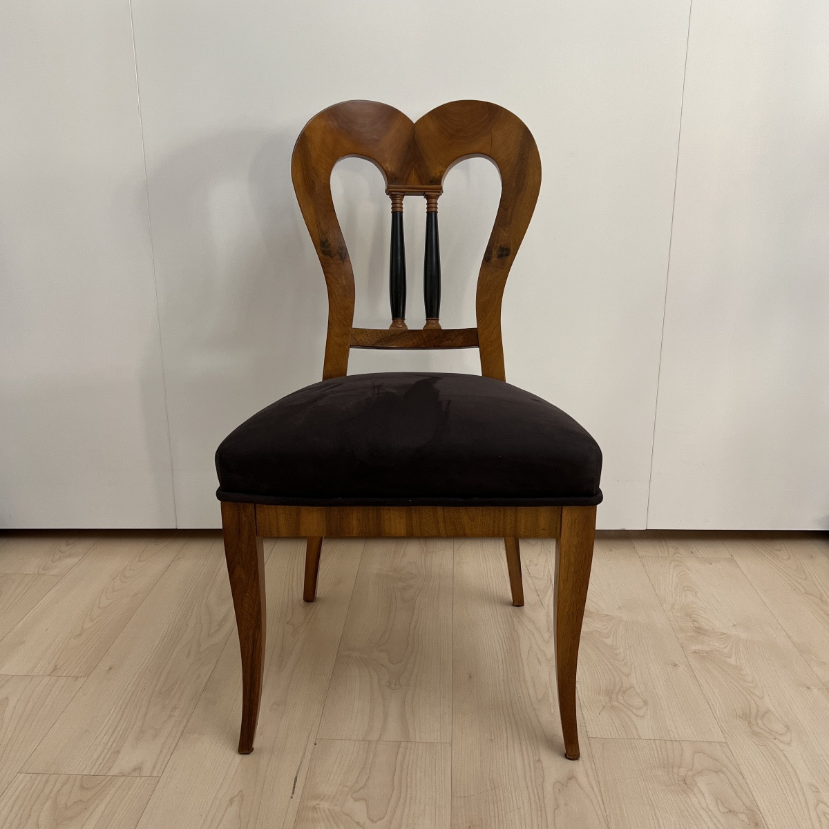 Ensemble de 4 chaises Biedermeier, noyer, daim brun, Allemagne vers 1825-photo-3