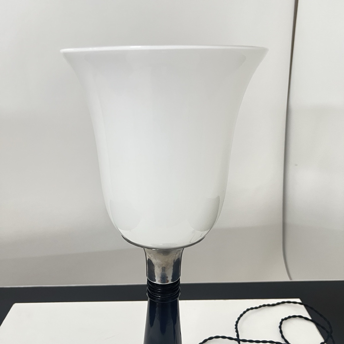 Petite lampe de table Art déco, laque noire et chrome, verre, France vers 1930-photo-2