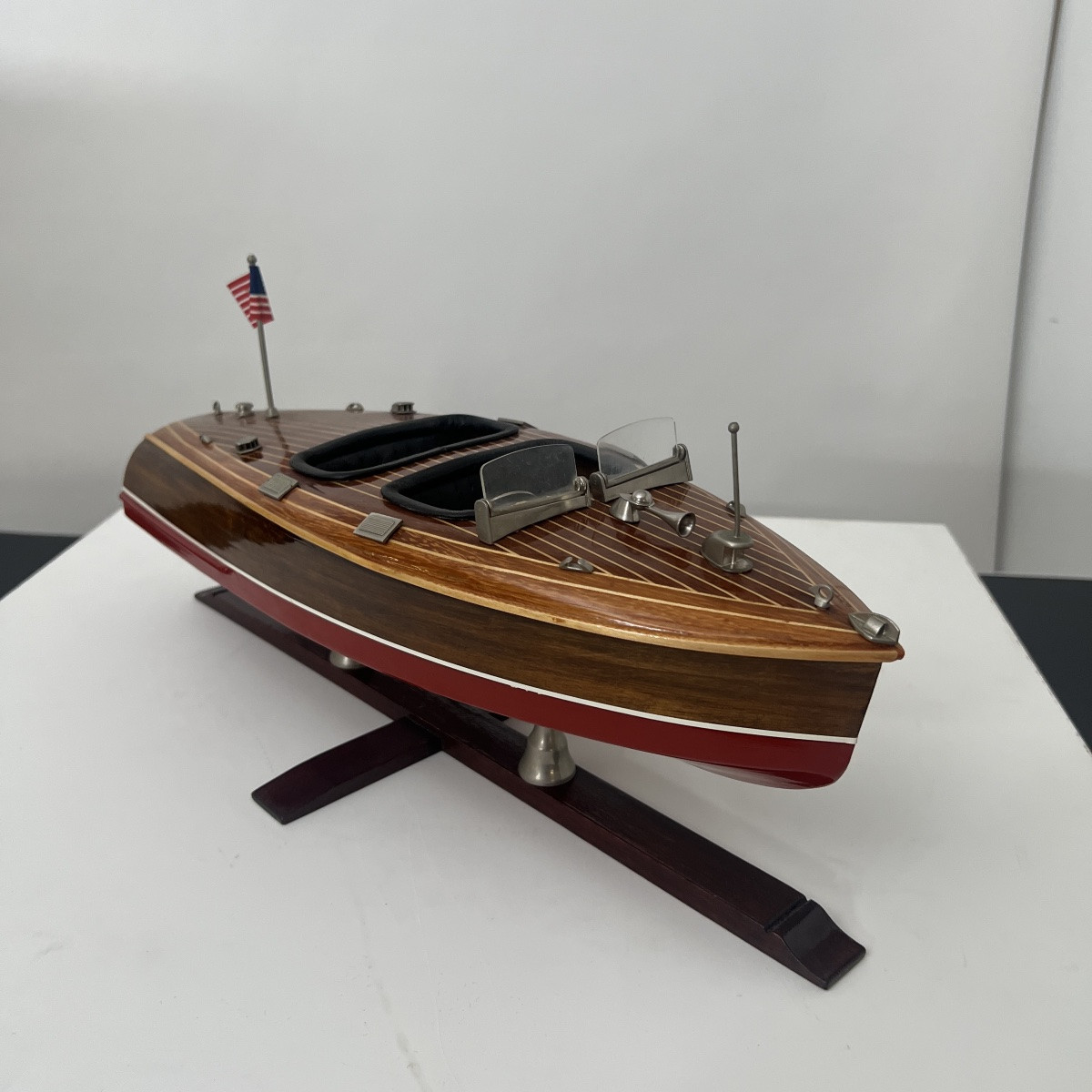 Bateau à moteur miniature, Chris-Craft, divers bois, métal et laque, États-Unis vers 1950-photo-4
