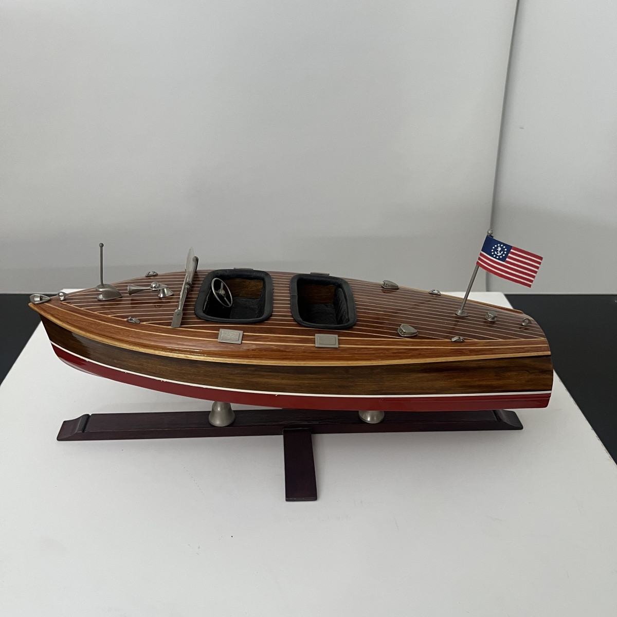 Bateau à moteur miniature, Chris-Craft, divers bois, métal et laque, États-Unis vers 1950-photo-1