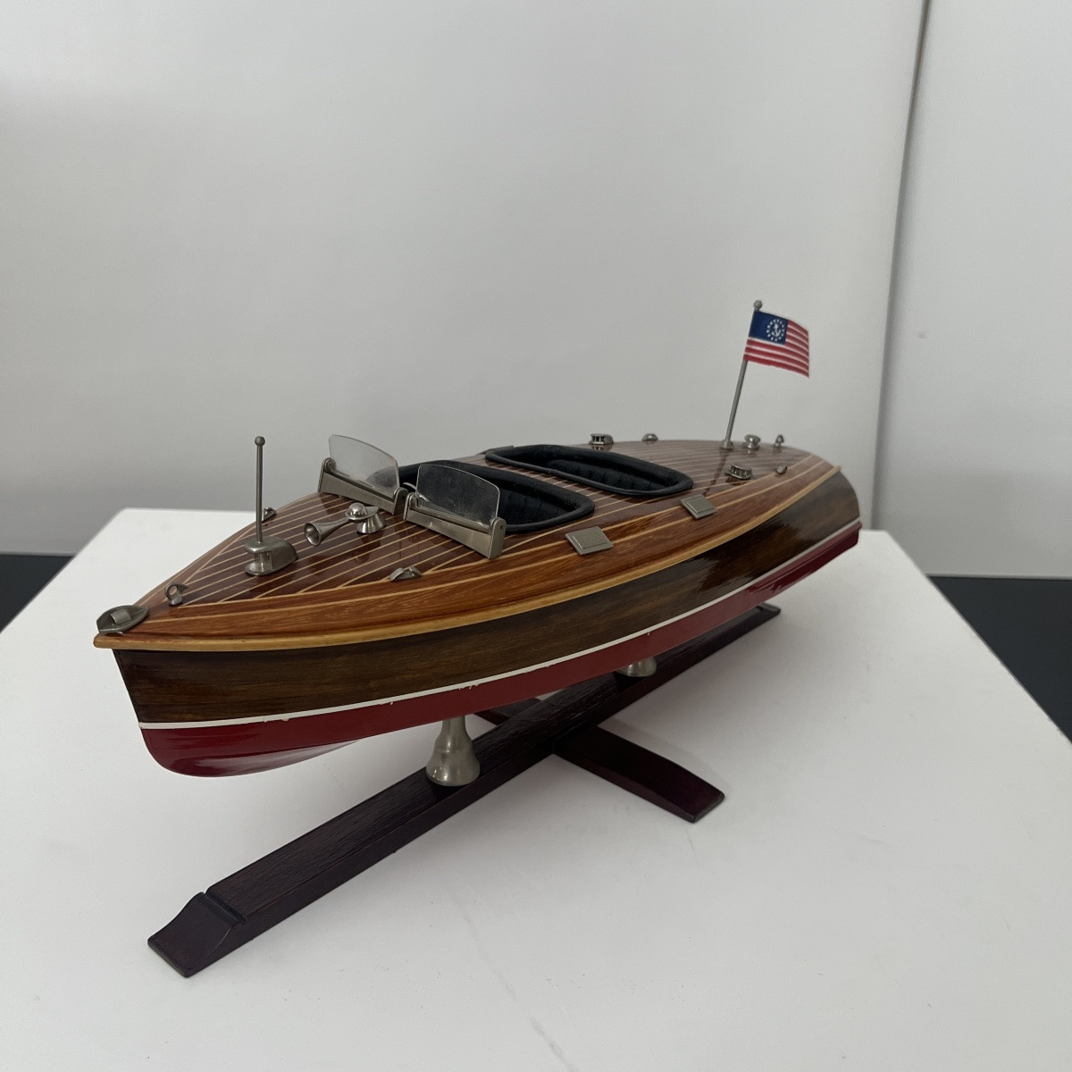Bateau à moteur miniature, Chris-Craft, divers bois, métal et laque, États-Unis vers 1950-photo-2