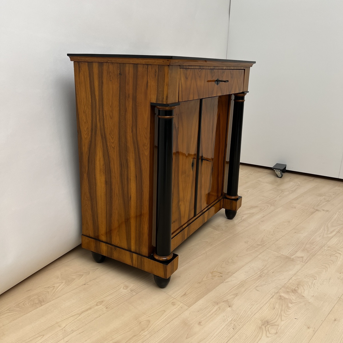 Buffet Biedermeier, placage de noyer, Allemagne du Sud vers 1825-photo-4