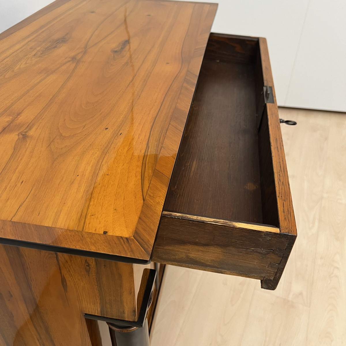 Buffet Biedermeier, placage de noyer, Allemagne du Sud vers 1825-photo-7