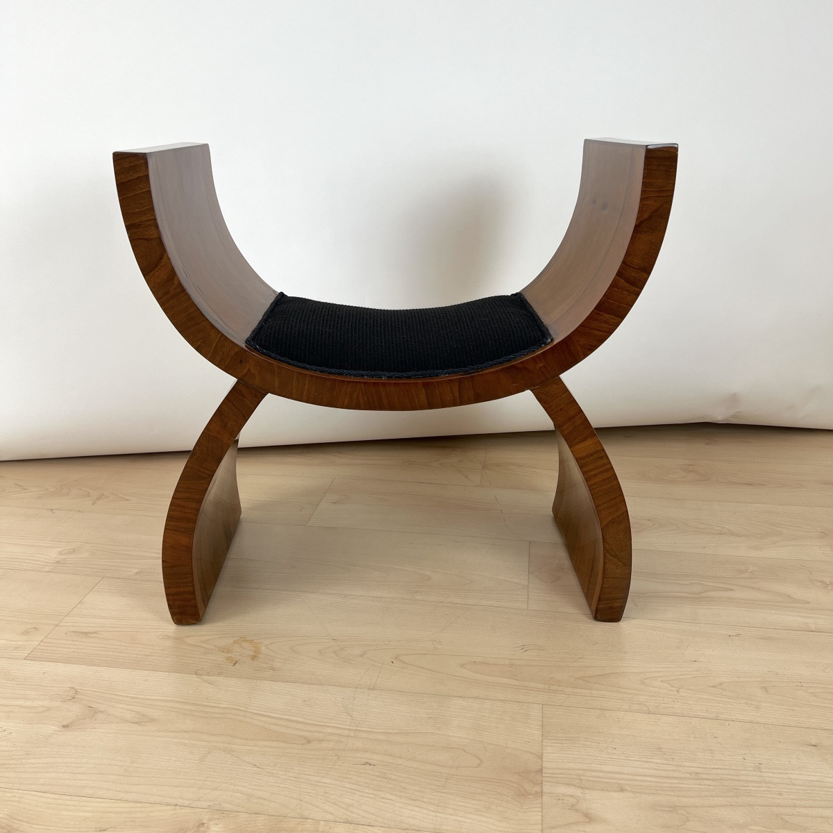 Tabouret Art Déco, placage de noyer, tissu noir, Italie vers 1930-photo-2