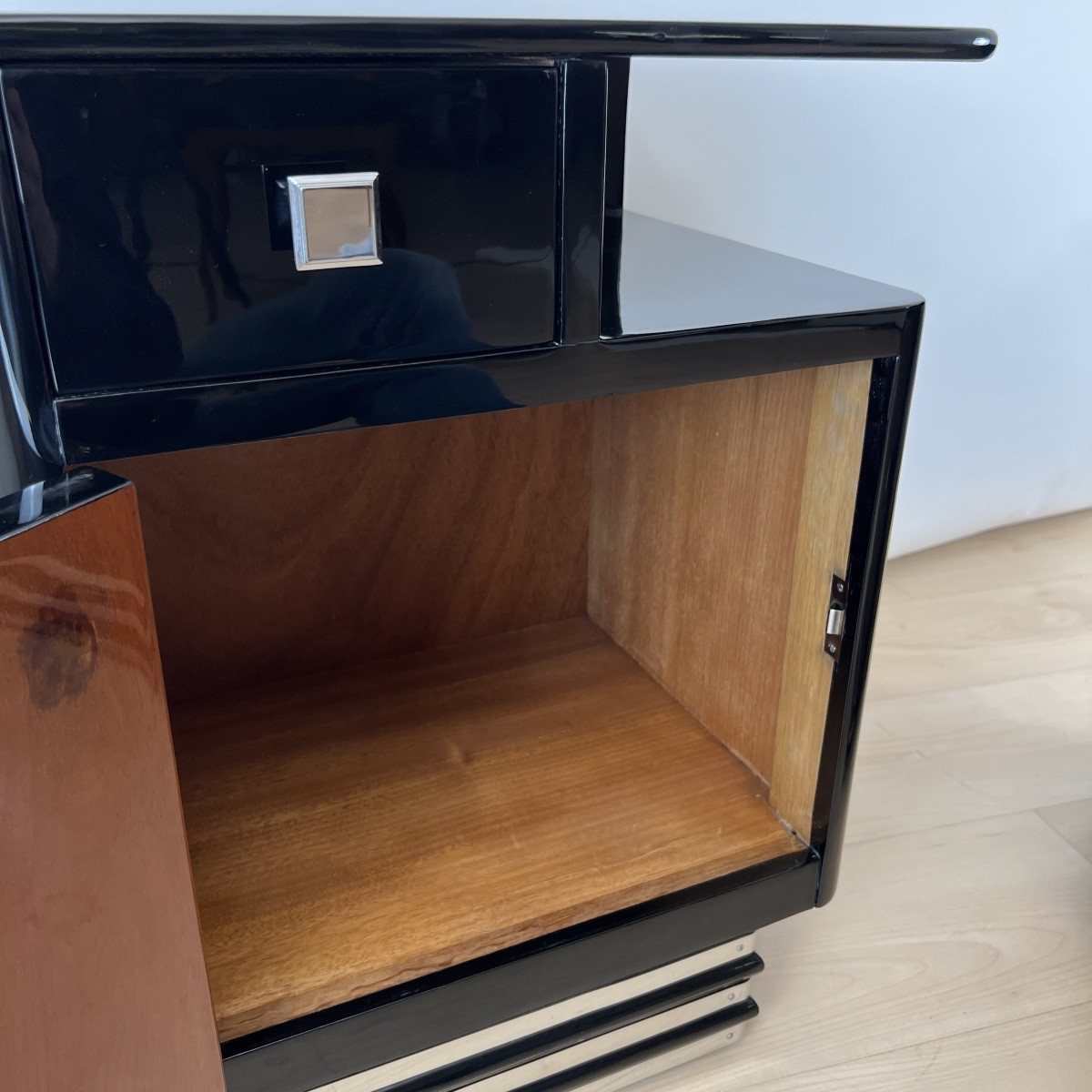 Paire de tables de chevet Art déco, laque noire, chrome, France, vers 1930-photo-6