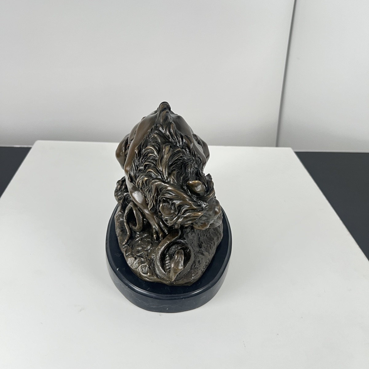 Sculpture en bronze, lion avec serpent, d'après A. Barye, France, XXe siècle-photo-4