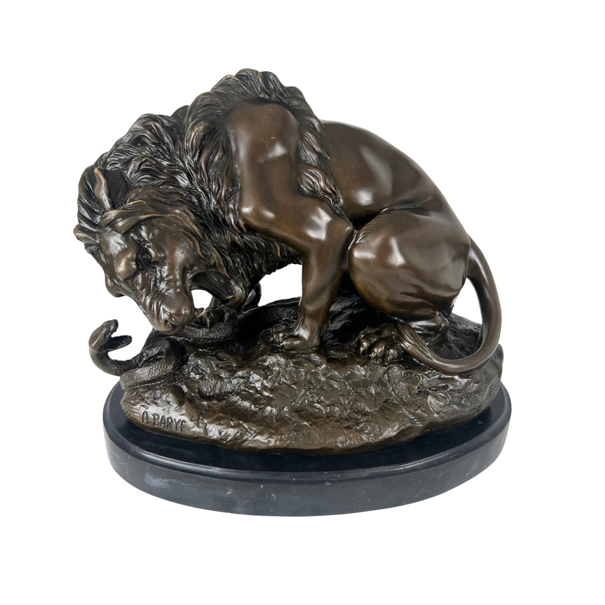 Sculpture en bronze, lion avec serpent, d'après A. Barye, France, XXe siècle