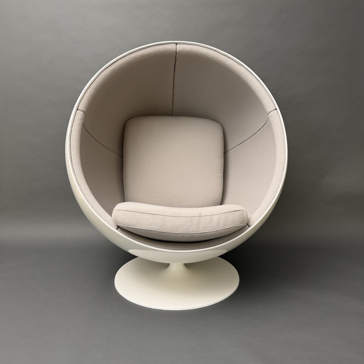 Original Ball Chair By Asko, Eero Aarnio, White And Gray, Finland, 1960s-photo-2
