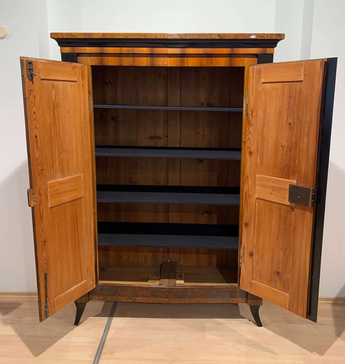 Armoire Biedermeier, Placage De Noyer, Racine De Bouleau, Allemagne Du Sud Vers 1820-photo-1