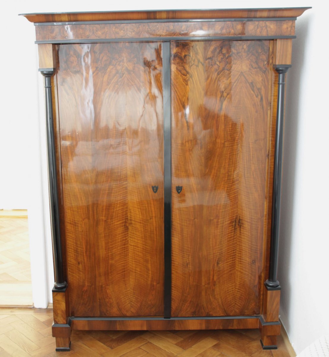 Biedermeier Armoire, Walnut Veneer And Full Columns, Austria Circa 1820-photo-4