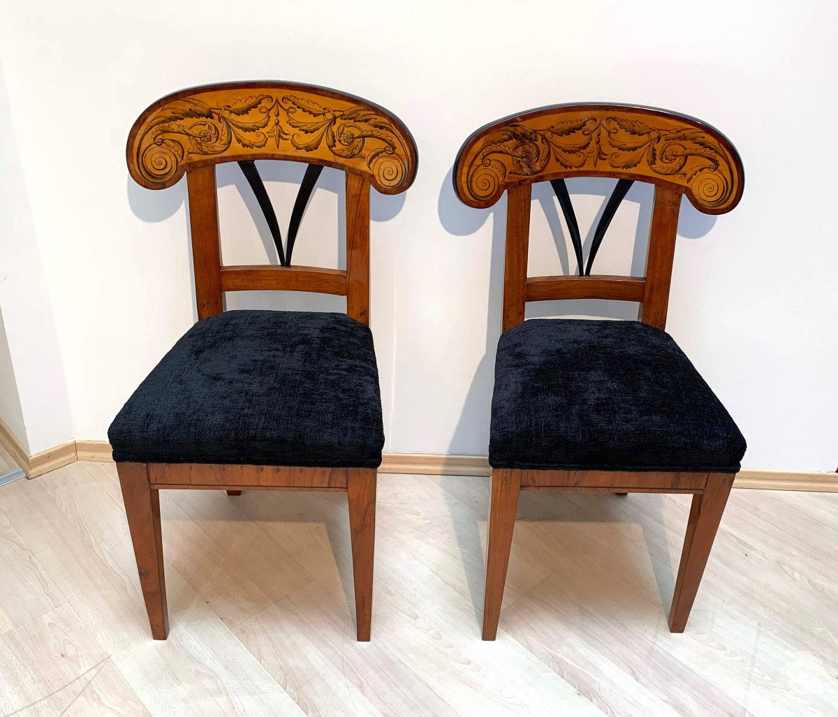 Exceptional Pair Of Biedermeier Shovel Chairs, Walnut, Maple With Ink, South Germany Circa 1830-photo-1