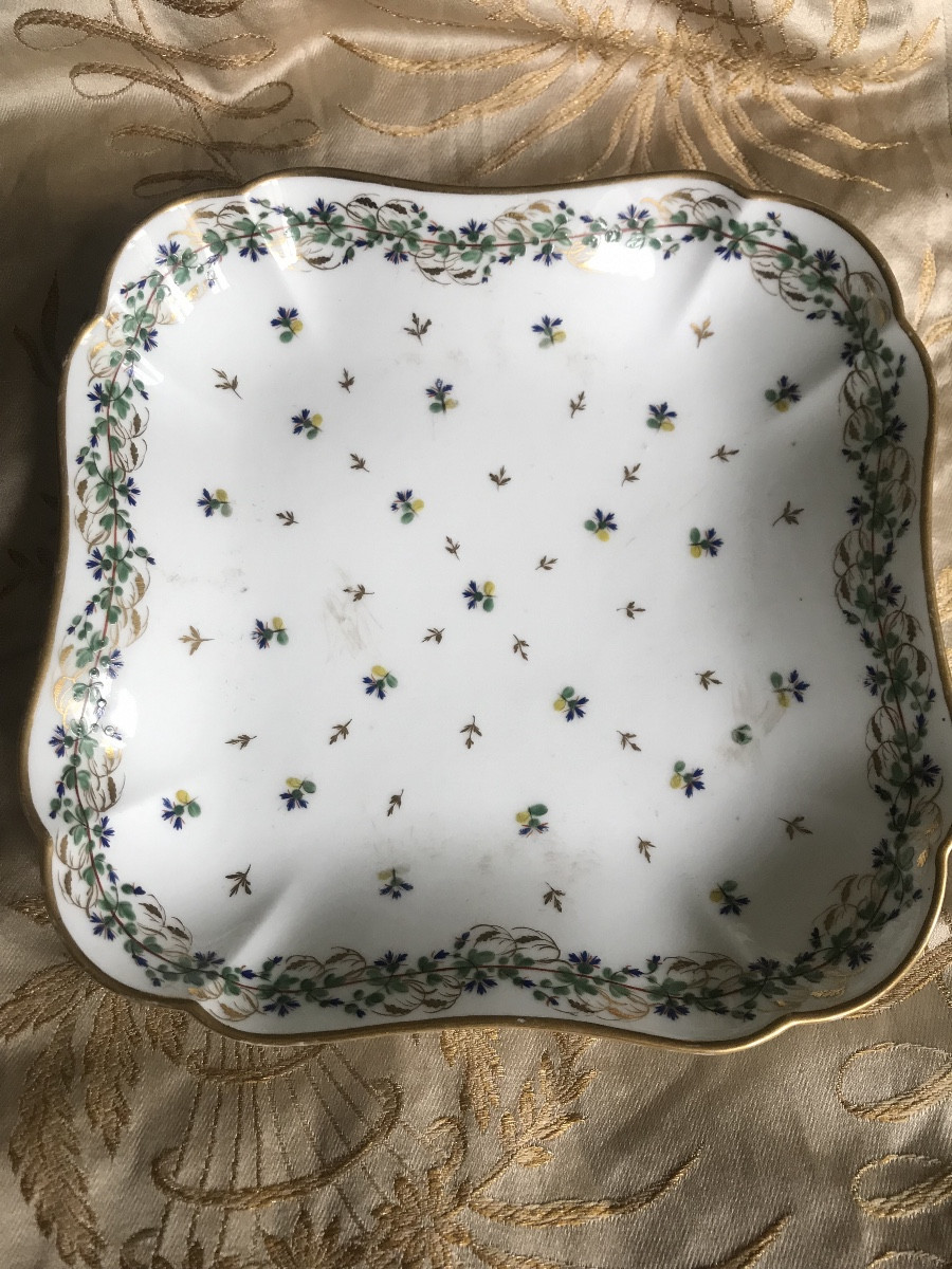 Six Plates And A Porcelain Dish With Cornflower Decoration, Late 18th Century -photo-4