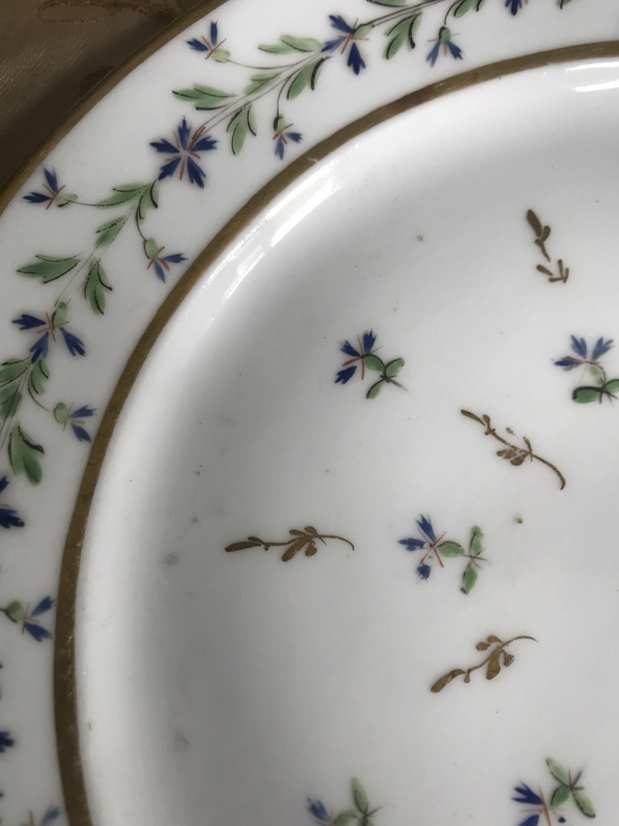 Six Plates And A Porcelain Dish With Cornflower Decoration, Late 18th Century -photo-1