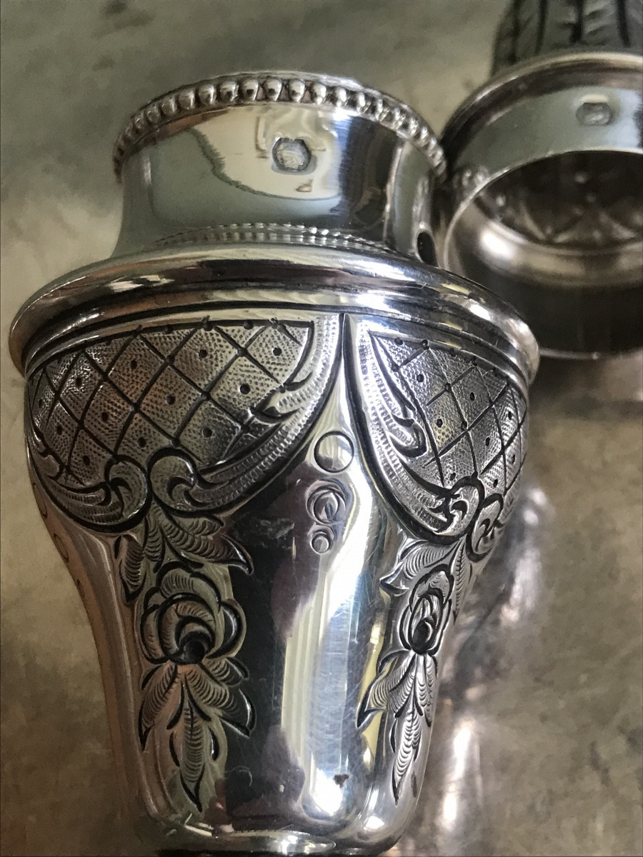 Paire de saupoudreuses en argent style Louis XV-photo-4