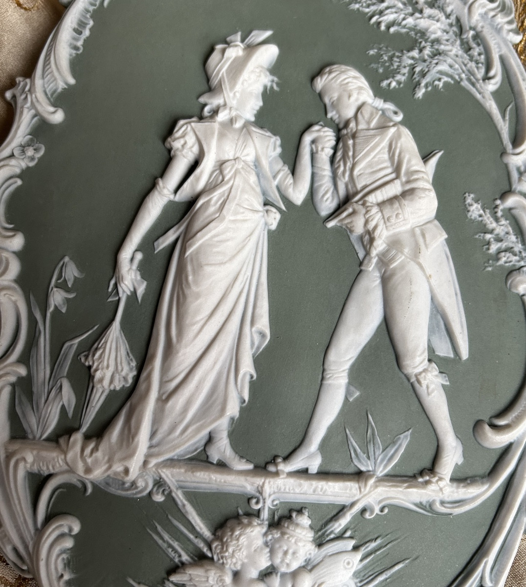 Plaque en jasperware ou biscuit de porcelaine dans le goût de la Manufacture de Wedgwood XIX e -photo-2