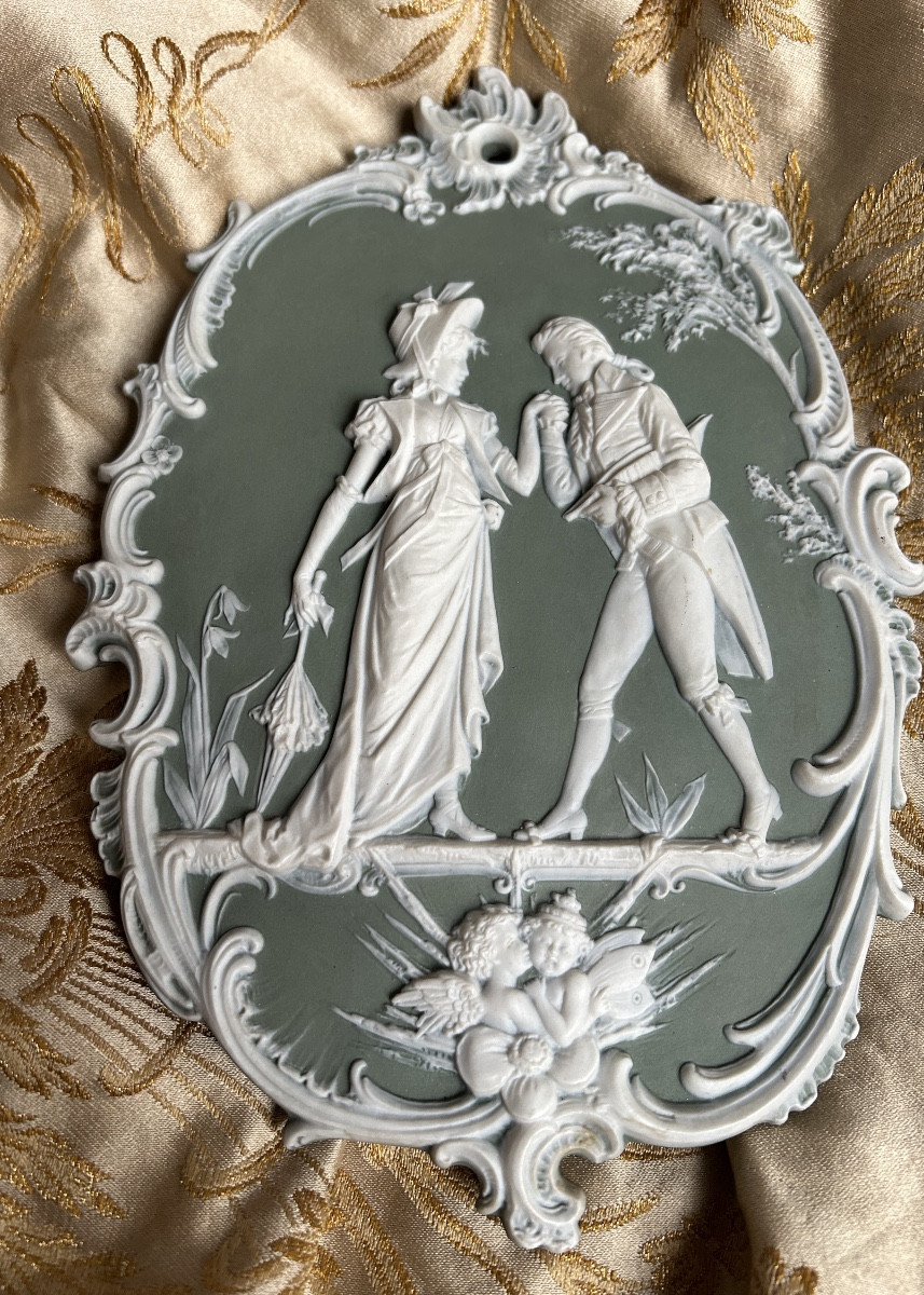 Plaque en jasperware ou biscuit de porcelaine dans le goût de la Manufacture de Wedgwood XIX e 