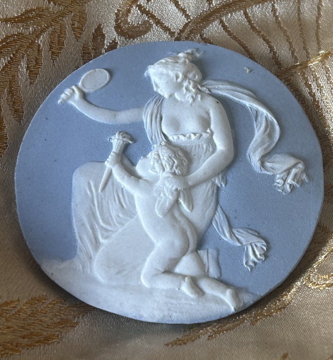 Médaillon Wedgwood en jasperware bleue XIX ème siècle 