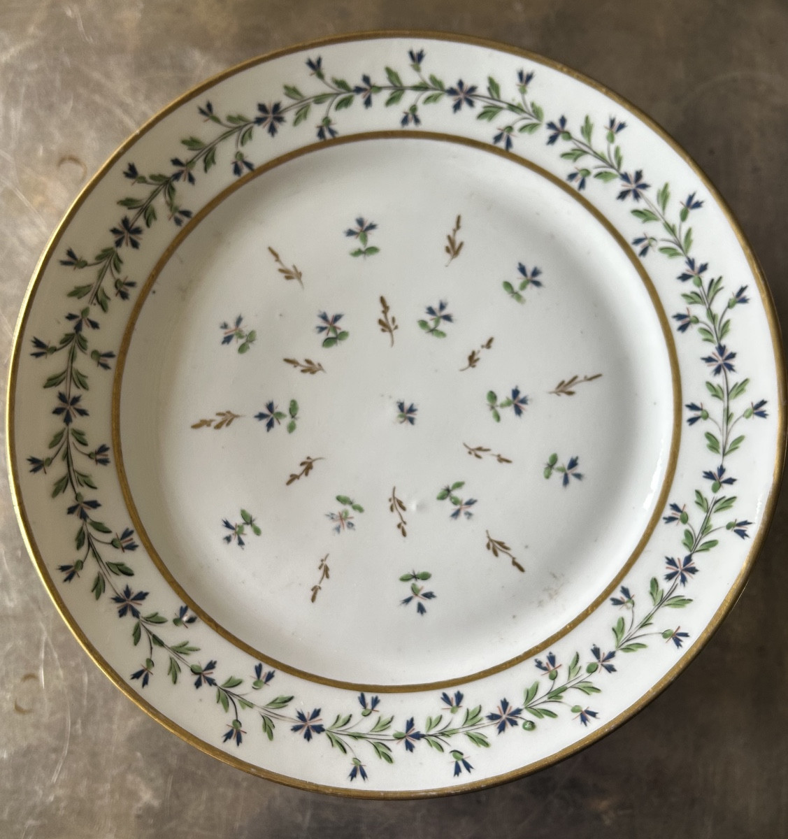 Ensemble de 10 pièces en porcelaine Manufacture de Monsieur , Clignancourt,barbeaux vers 1785