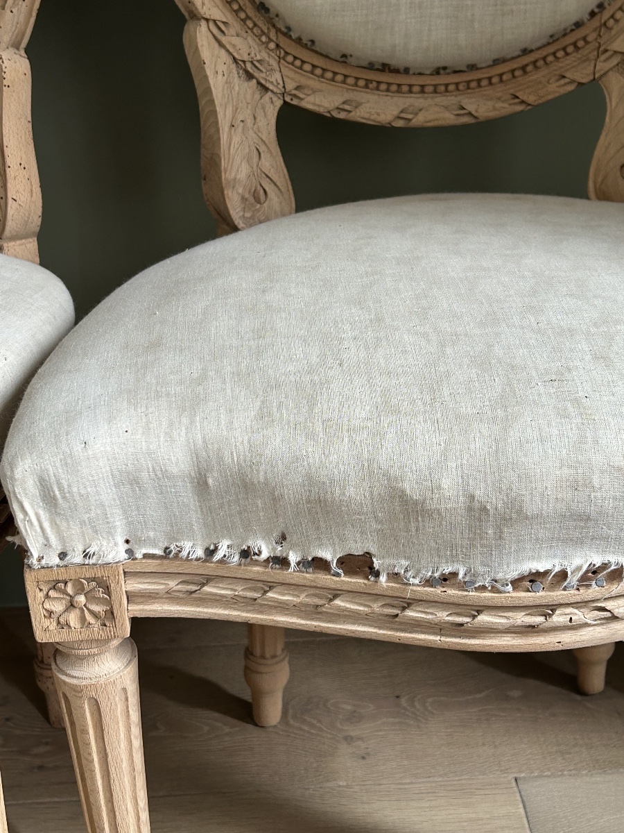 Paire de chaises avec dossier à médaillon de style Louis XVI-photo-3