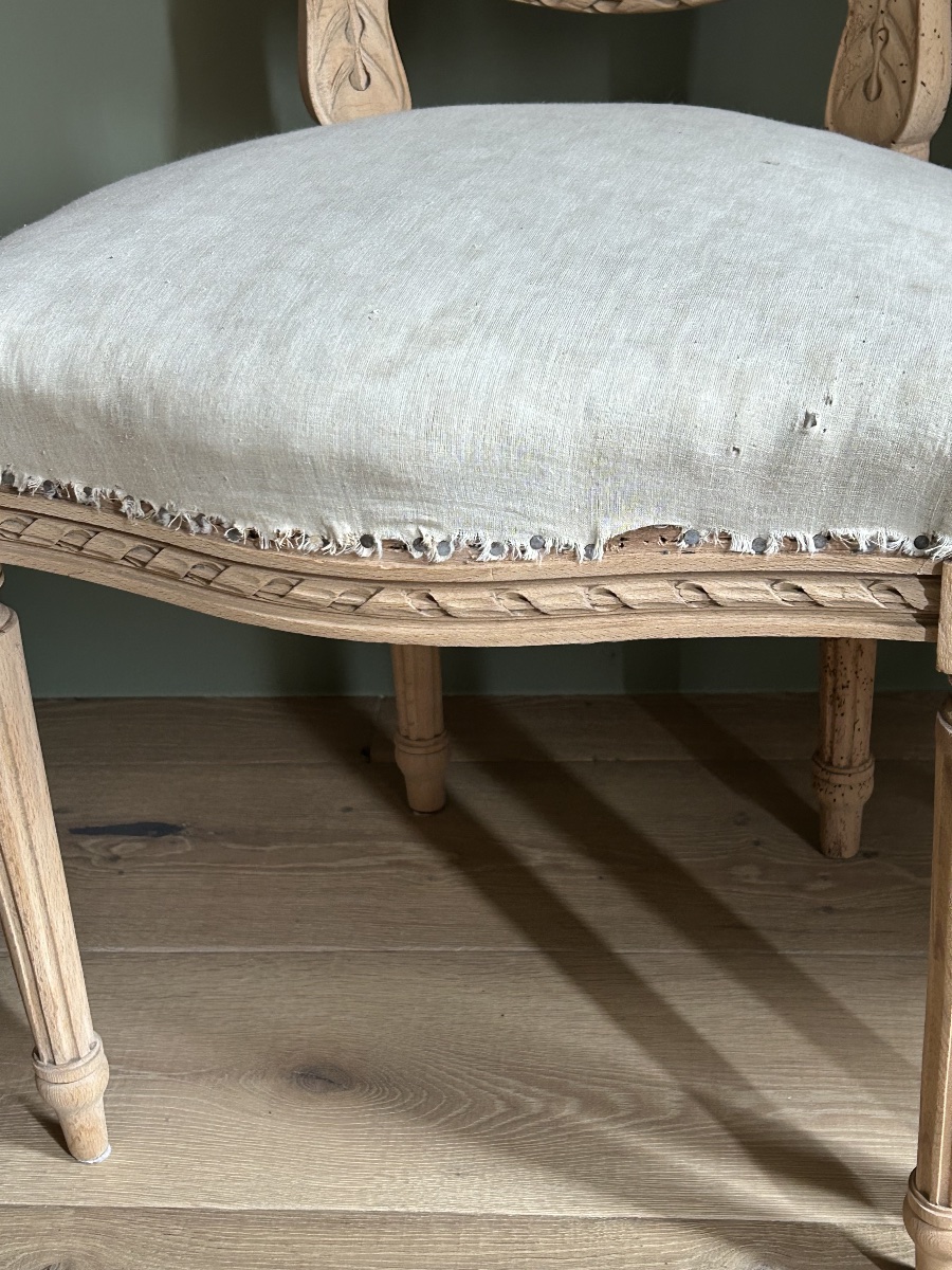 Paire de chaises avec dossier à médaillon de style Louis XVI-photo-1