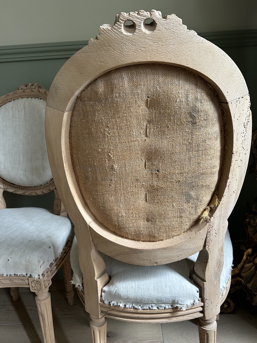 Paire de chaises avec dossier à médaillon de style Louis XVI-photo-2