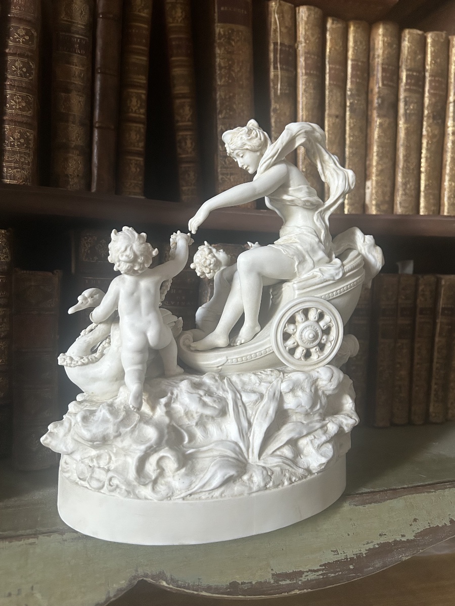 Groupe en biscuit de porcelaine Le Char de Vénus époque fin XIX ème siècle -photo-3